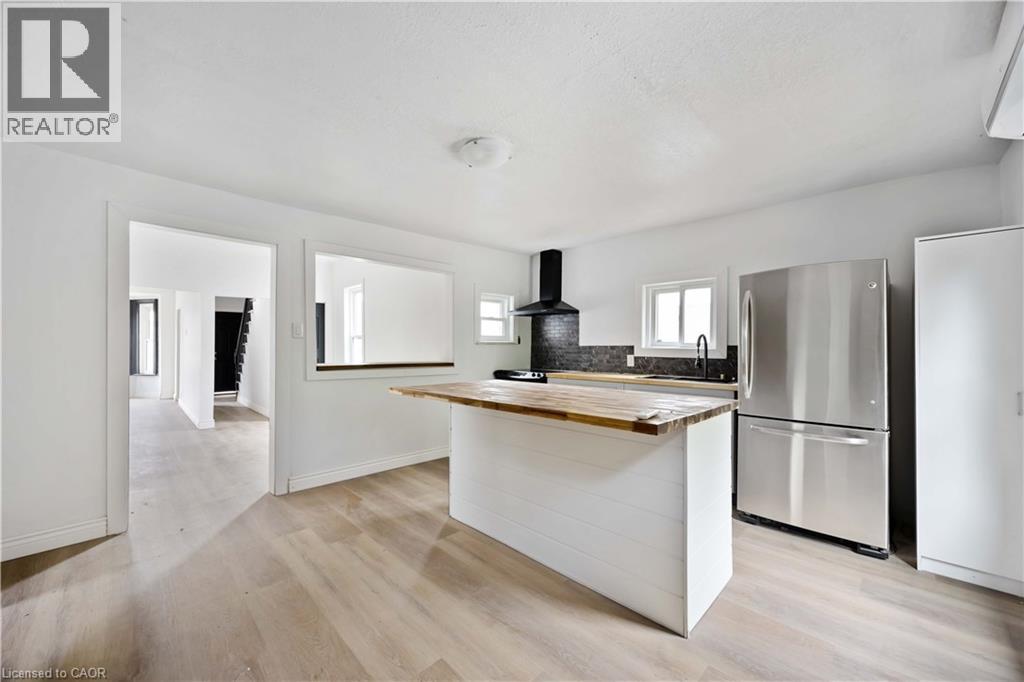 Photo 13 of 173 Brock Street S, Sarnia ON