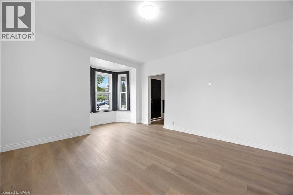 Photo 8 of 173 Brock Street S, Sarnia ON