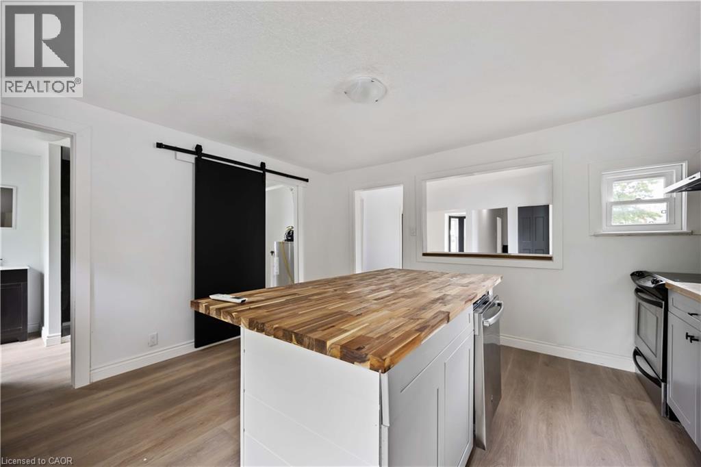 Photo 14 of 173 Brock Street S, Sarnia ON