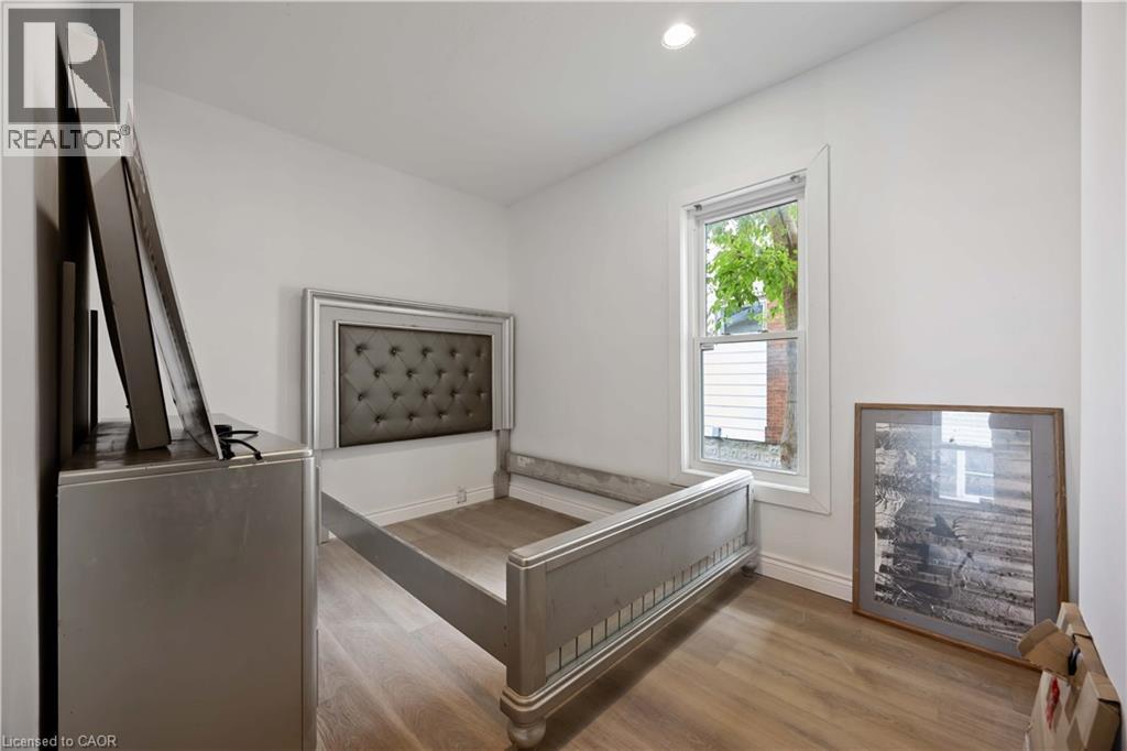 Photo 18 of 173 Brock Street S, Sarnia ON