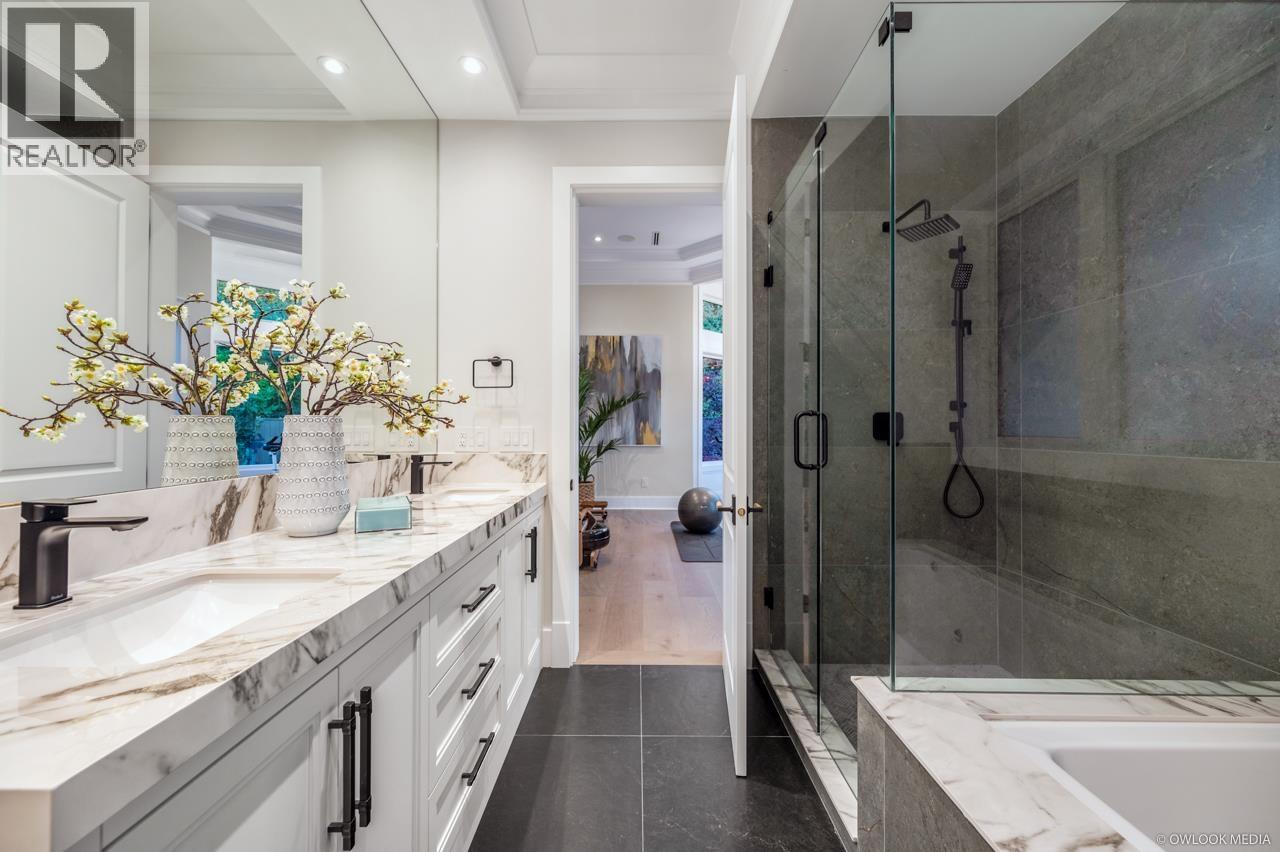 7680 GLACIER Crescent, Richmond
