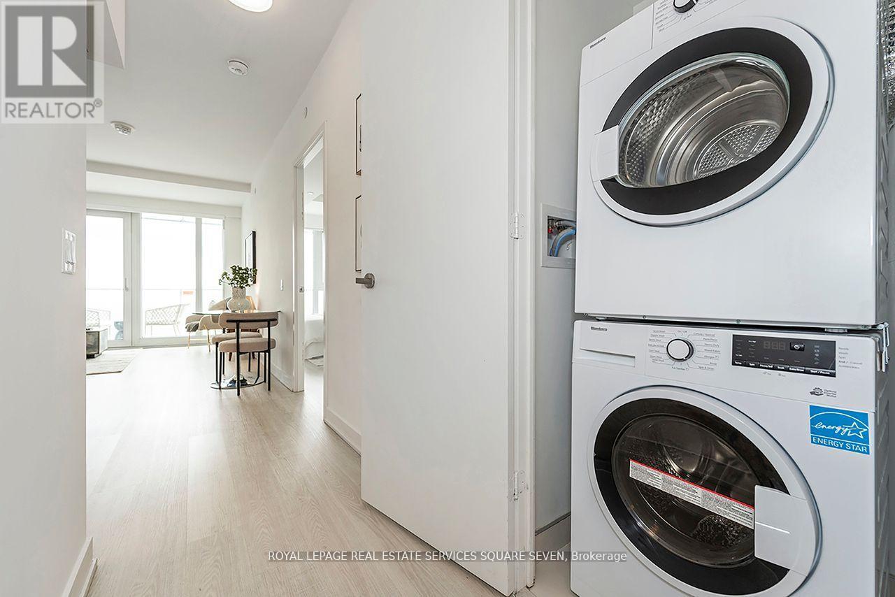 Photo 11 of 4605 3883 Quartz Road, Mississauga ON