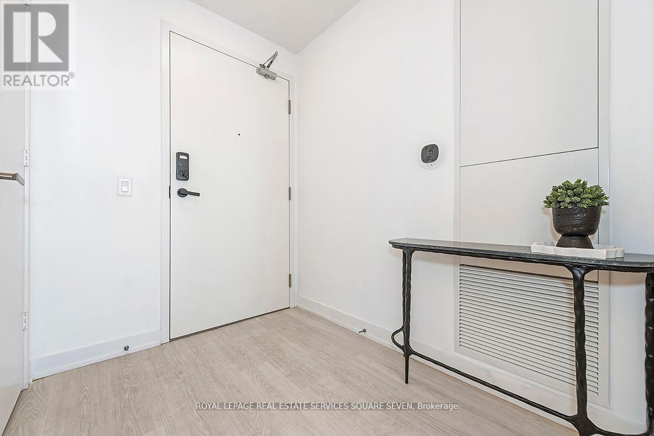 Photo 4 of 4605 3883 Quartz Road, Mississauga ON