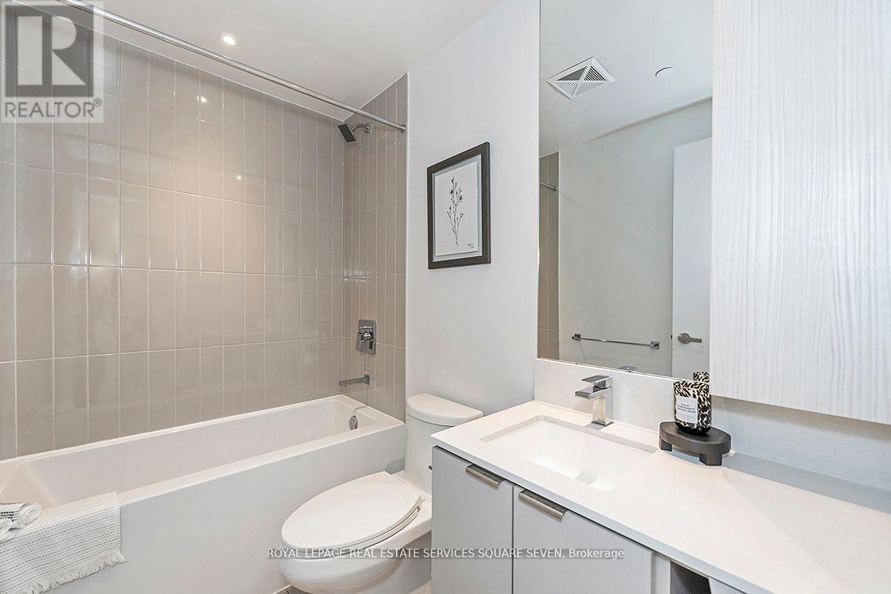Photo 8 of 4605 3883 Quartz Road, Mississauga ON