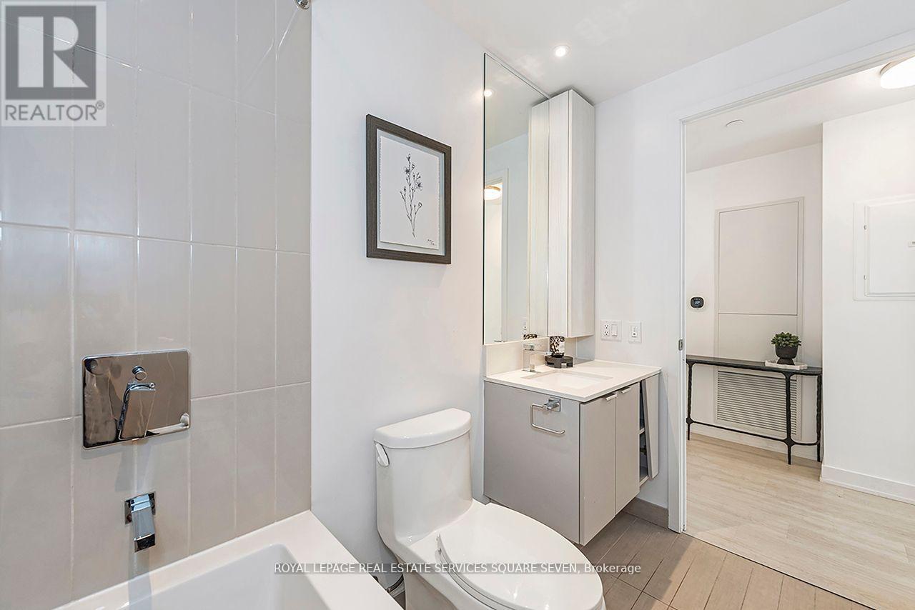 Photo 9 of 4605 3883 Quartz Road, Mississauga ON