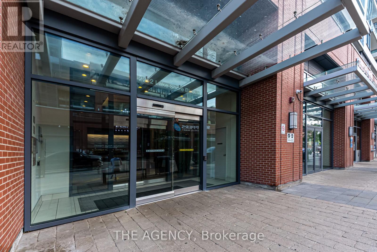 Photo 2 of 815 2212 Lake Shore Boulevard, Toronto ON