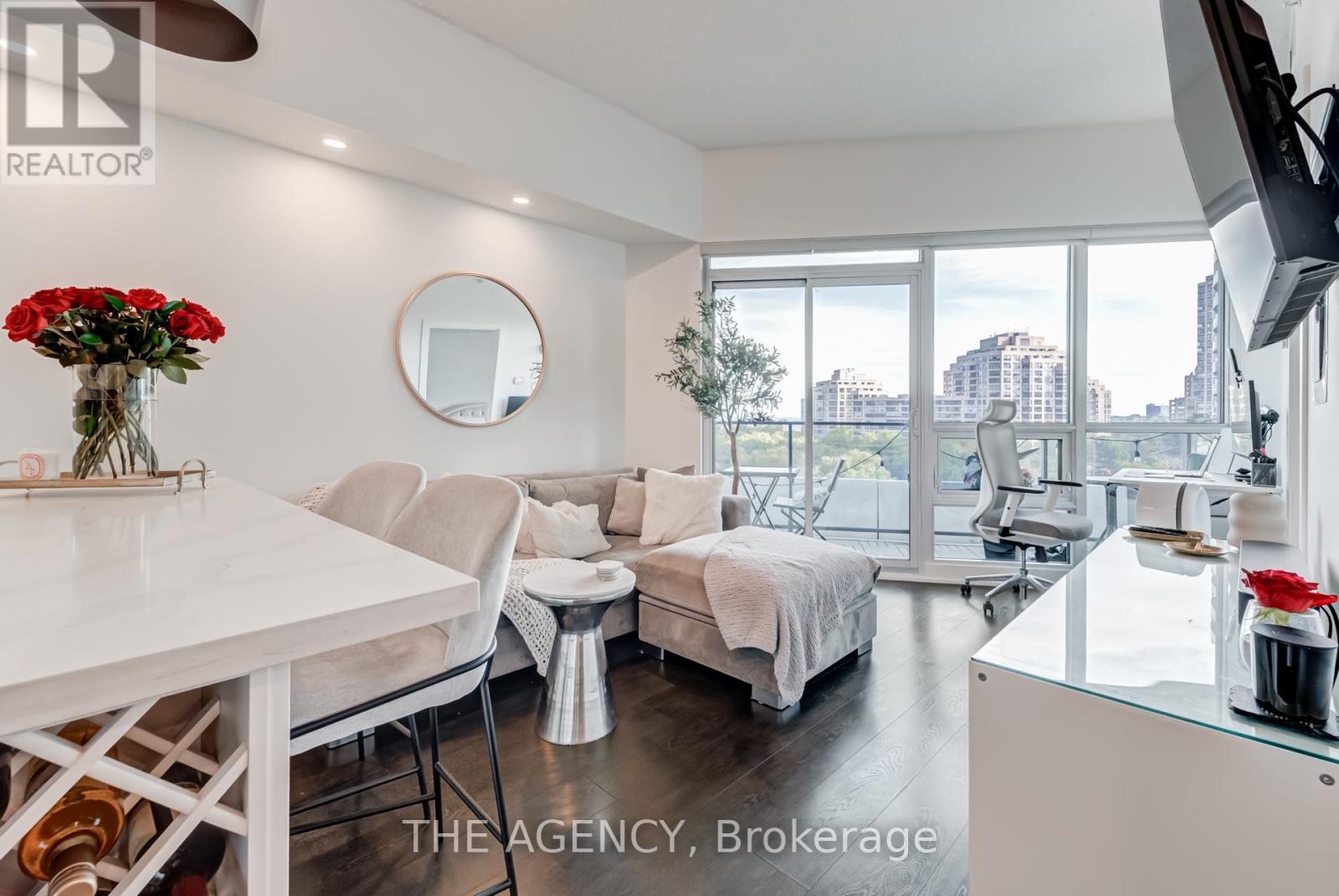 Photo 5 of 815 2212 Lake Shore Boulevard, Toronto ON