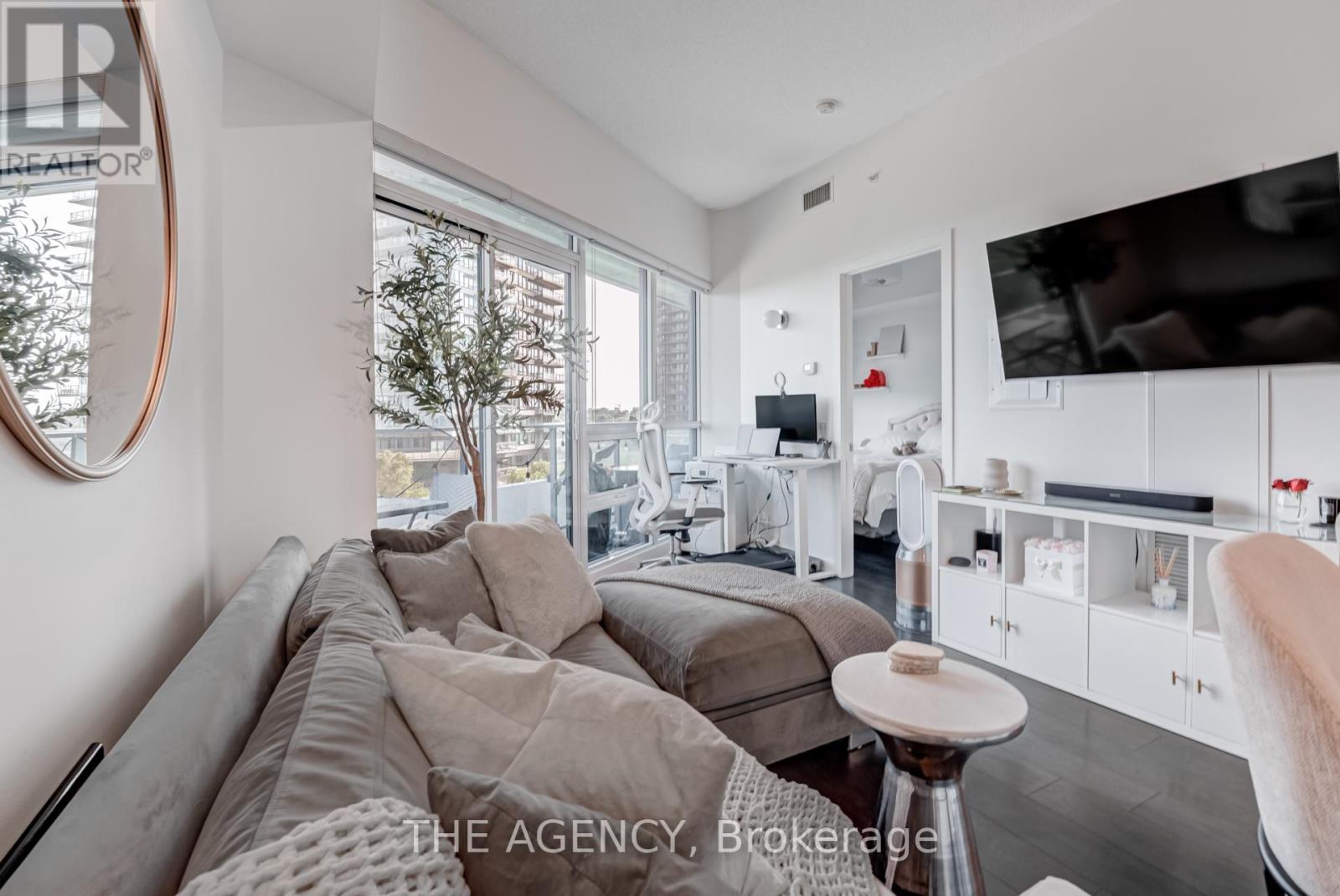 Photo 7 of 815 2212 Lake Shore Boulevard, Toronto ON