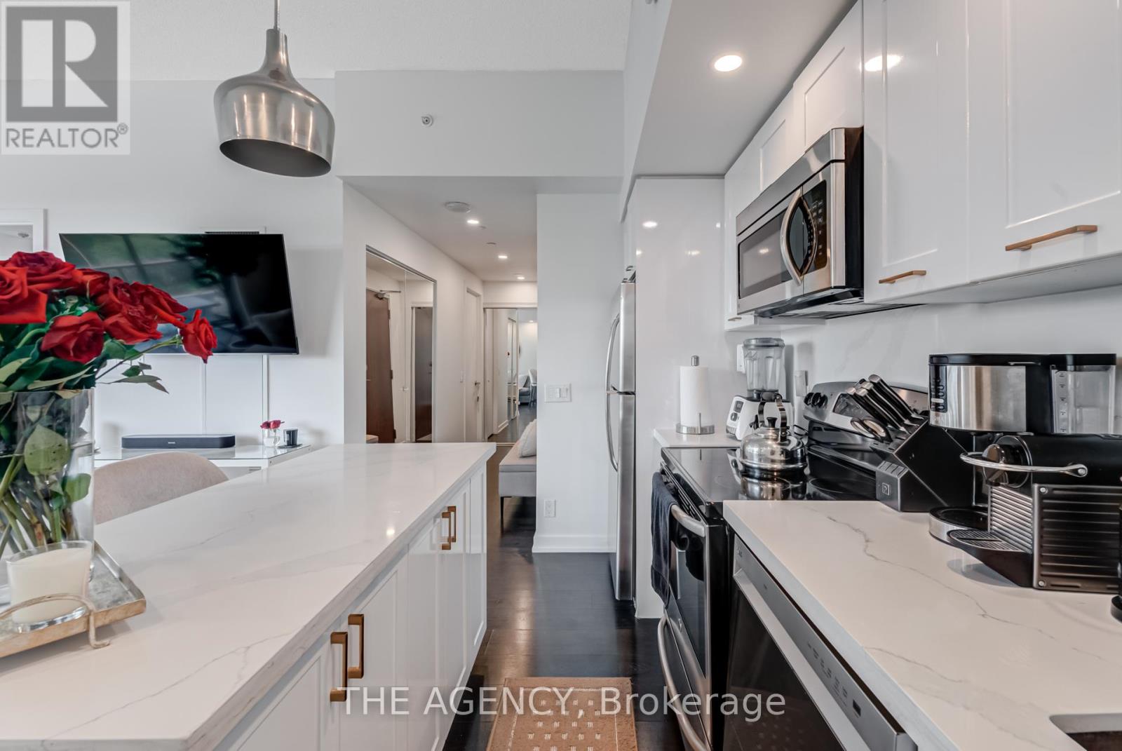 Photo 8 of 815 2212 Lake Shore Boulevard, Toronto ON