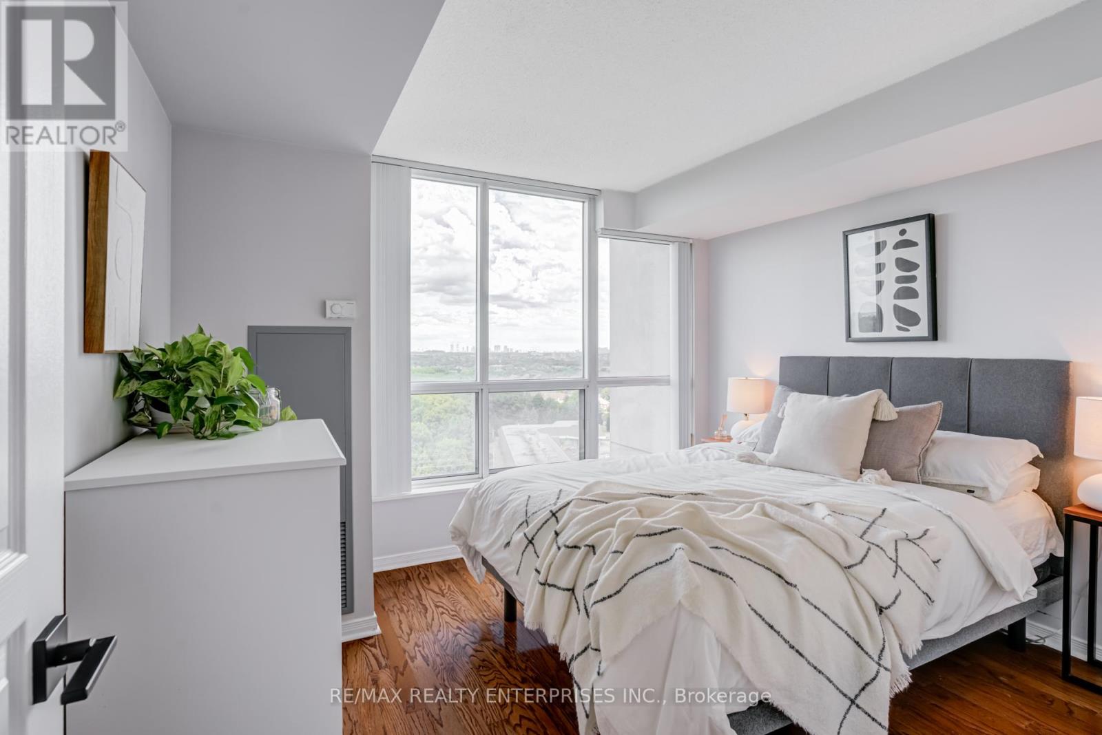Photo 8 of 1511 2545 Erin Centre Boulevard, Mississauga ON