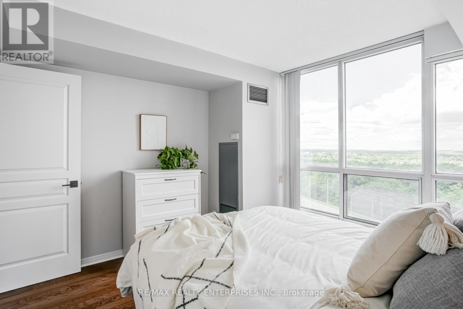 Photo 6 of 1511 2545 Erin Centre Boulevard, Mississauga ON