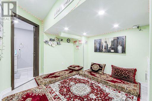 Photo 35 of 16 Dairymaid Road, Brampton ON