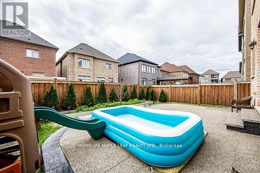 Photo 42 of 16 Dairymaid Road, Brampton ON