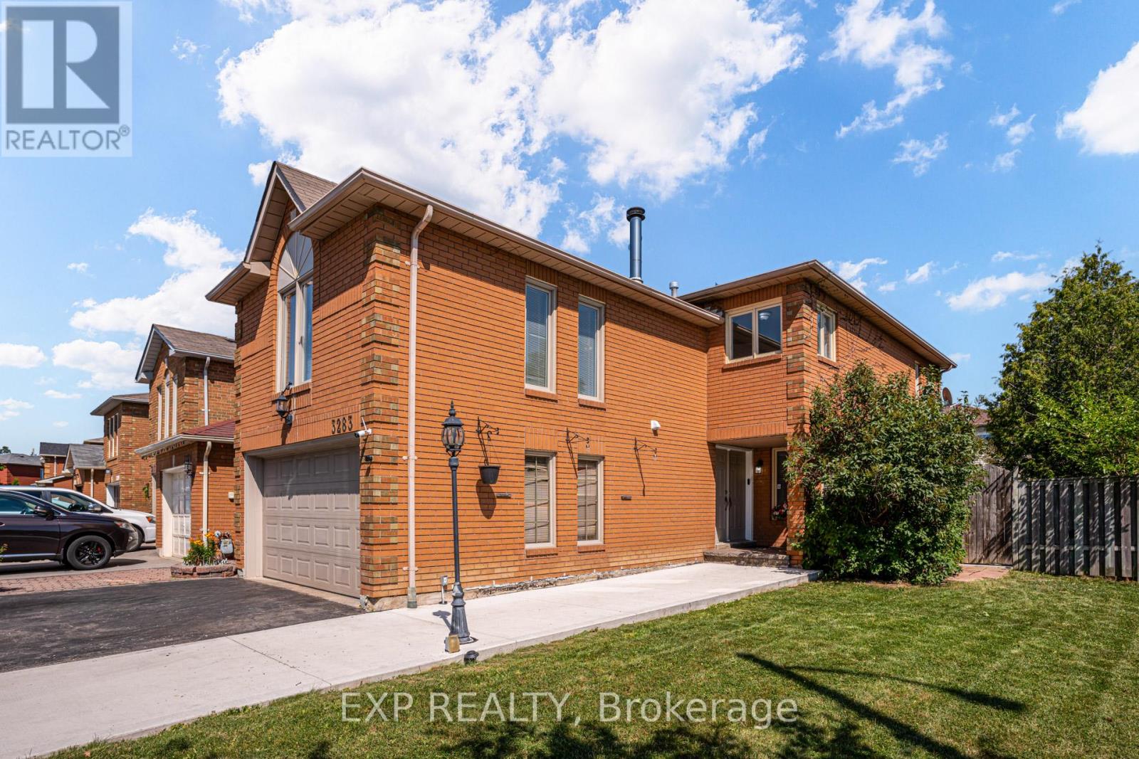 Photo 1 of 3283 Bobwhite Mews, Mississauga ON