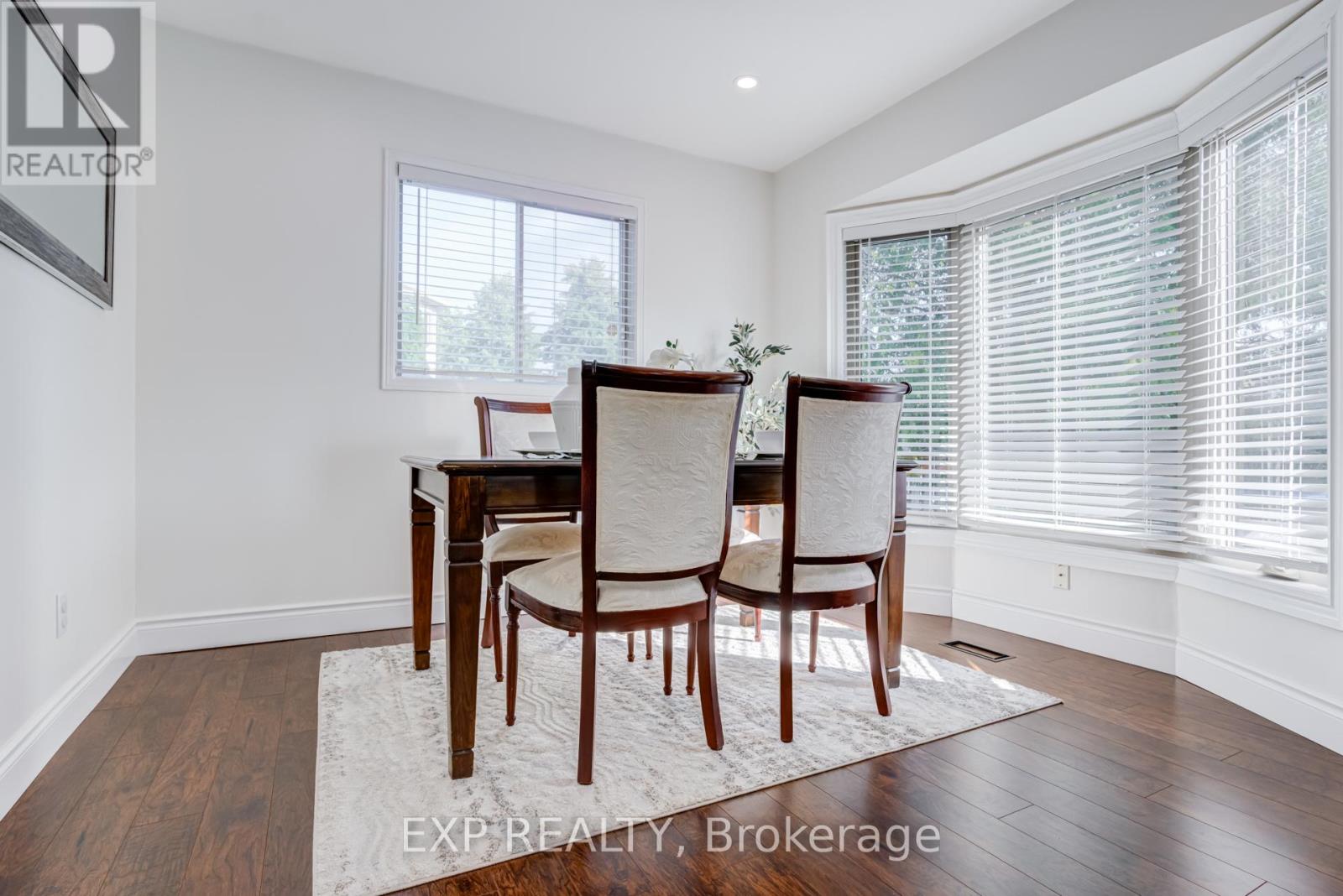 Photo 10 of 3283 Bobwhite Mews, Mississauga ON