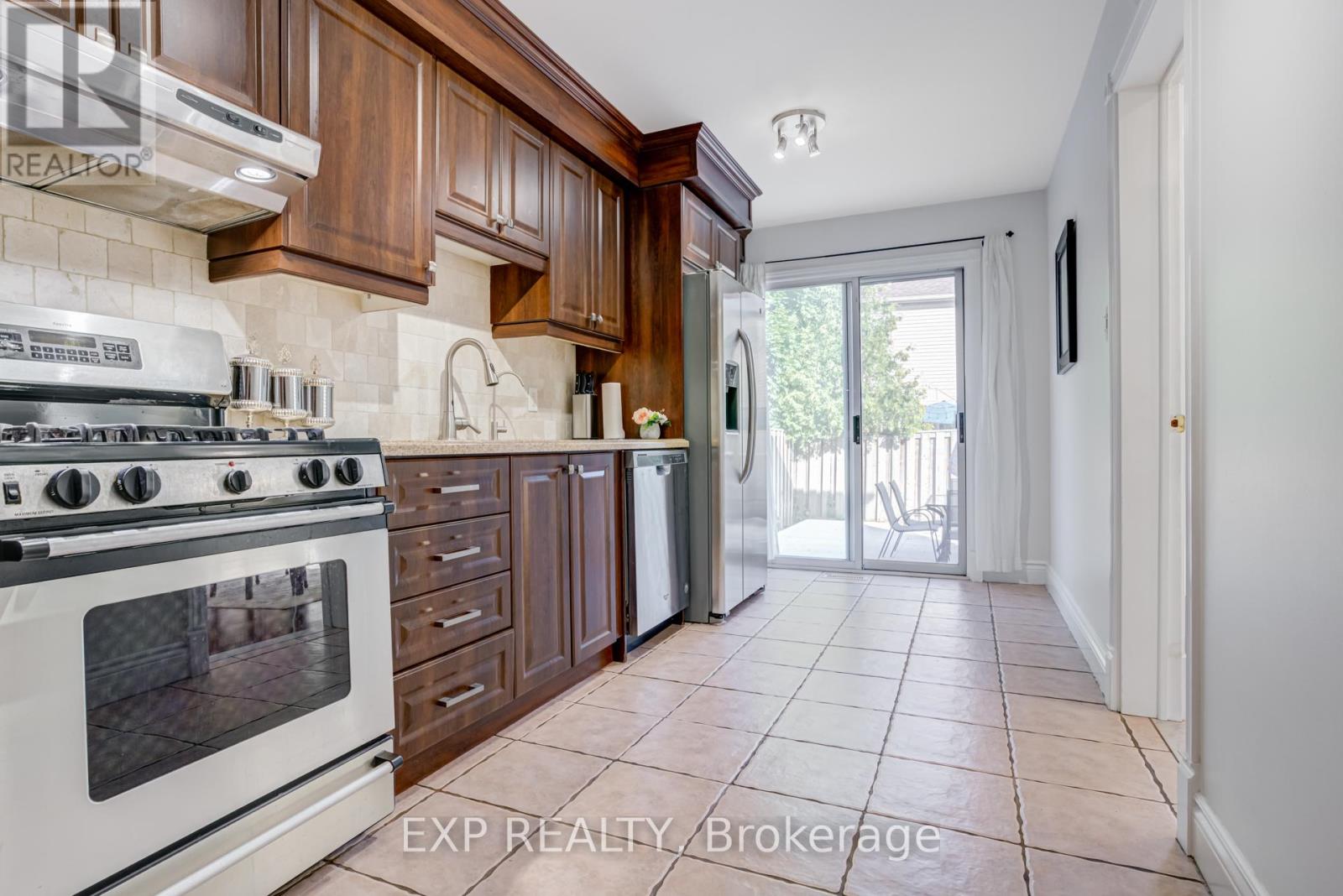Photo 11 of 3283 Bobwhite Mews, Mississauga ON