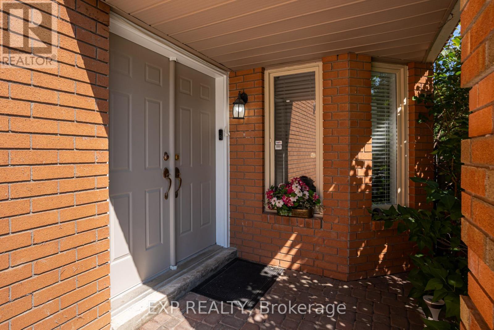 Photo 3 of 3283 Bobwhite Mews, Mississauga ON