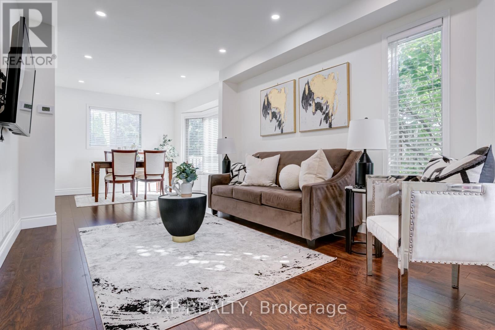 Photo 8 of 3283 Bobwhite Mews, Mississauga ON