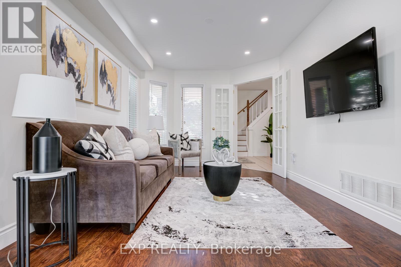 Photo 9 of 3283 Bobwhite Mews, Mississauga ON