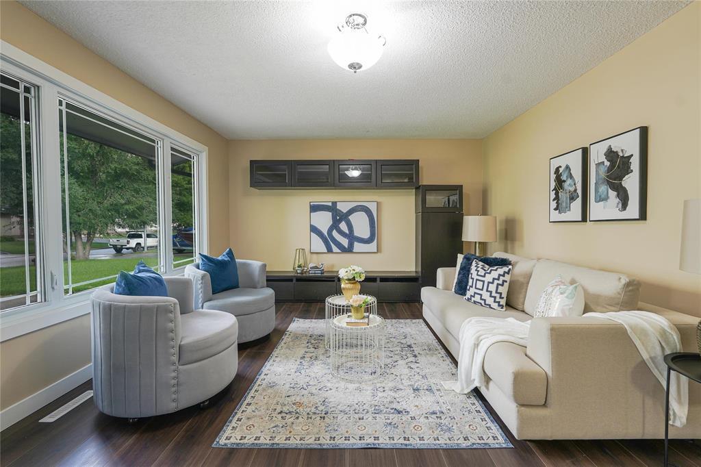 Photo 3 of 126 Ravenhill Road, Winnipeg MB