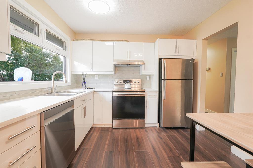 Photo 5 of 126 Ravenhill Road, Winnipeg MB