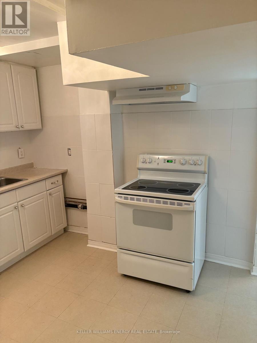 Photo 5 of 990 Glenbourne Drive, Oshawa ON