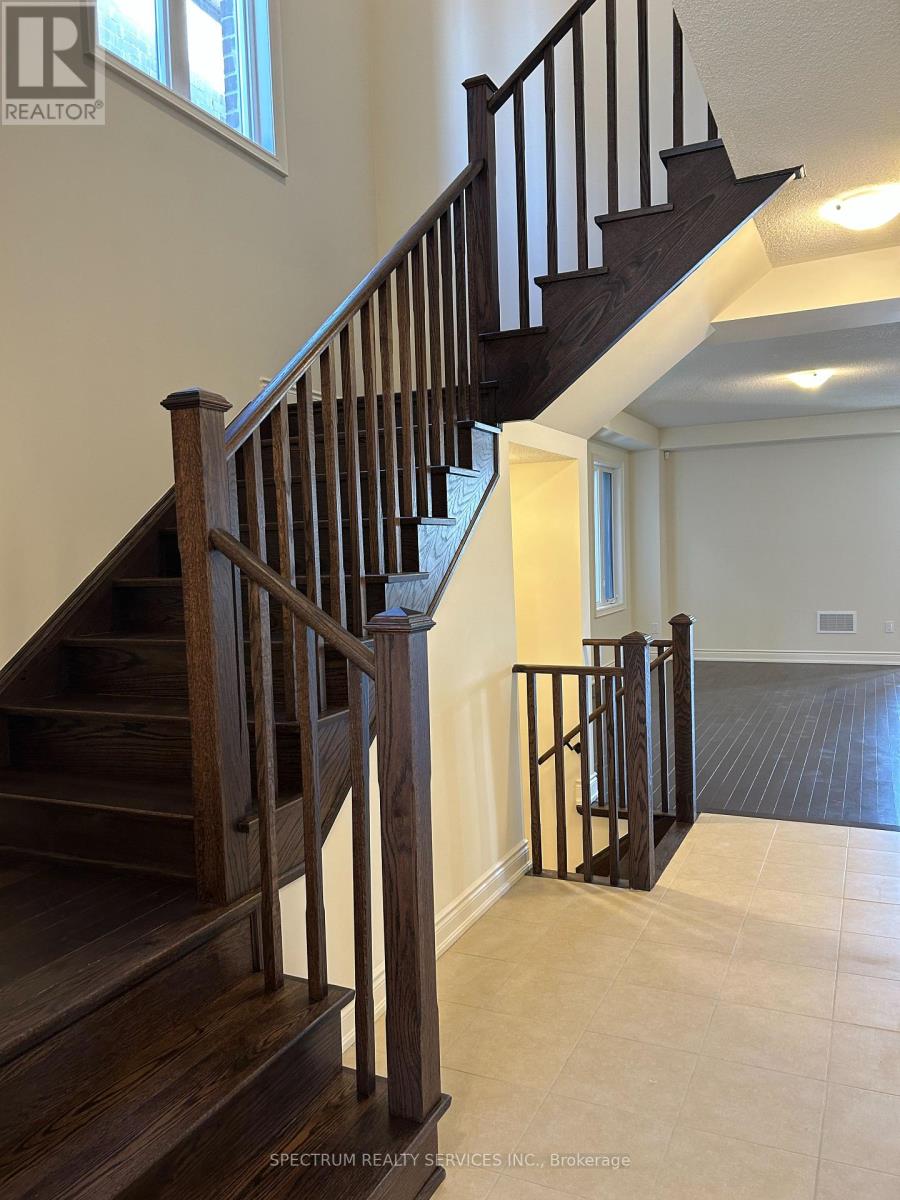 Photo 17 of 148 Bloomfield Crescent, Cambridge ON
