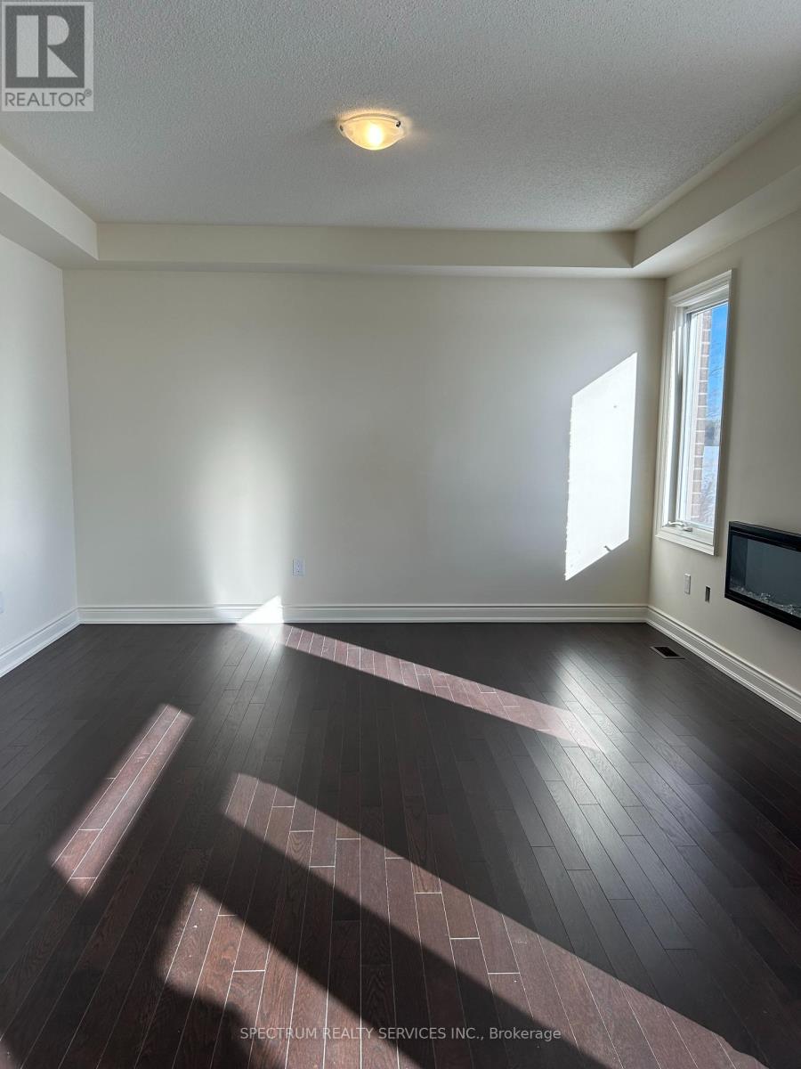 Photo 4 of 148 Bloomfield Crescent, Cambridge ON