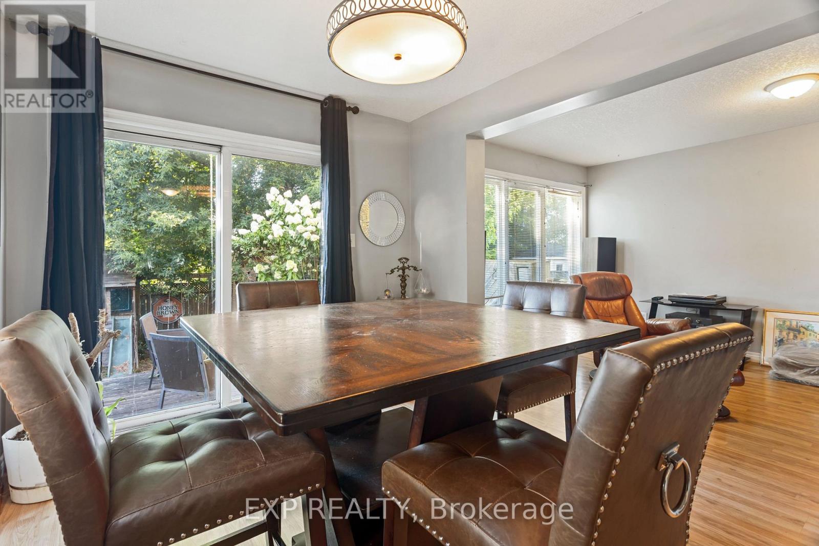 Photo 10 of 118 Chateau Crescent, Cambridge ON