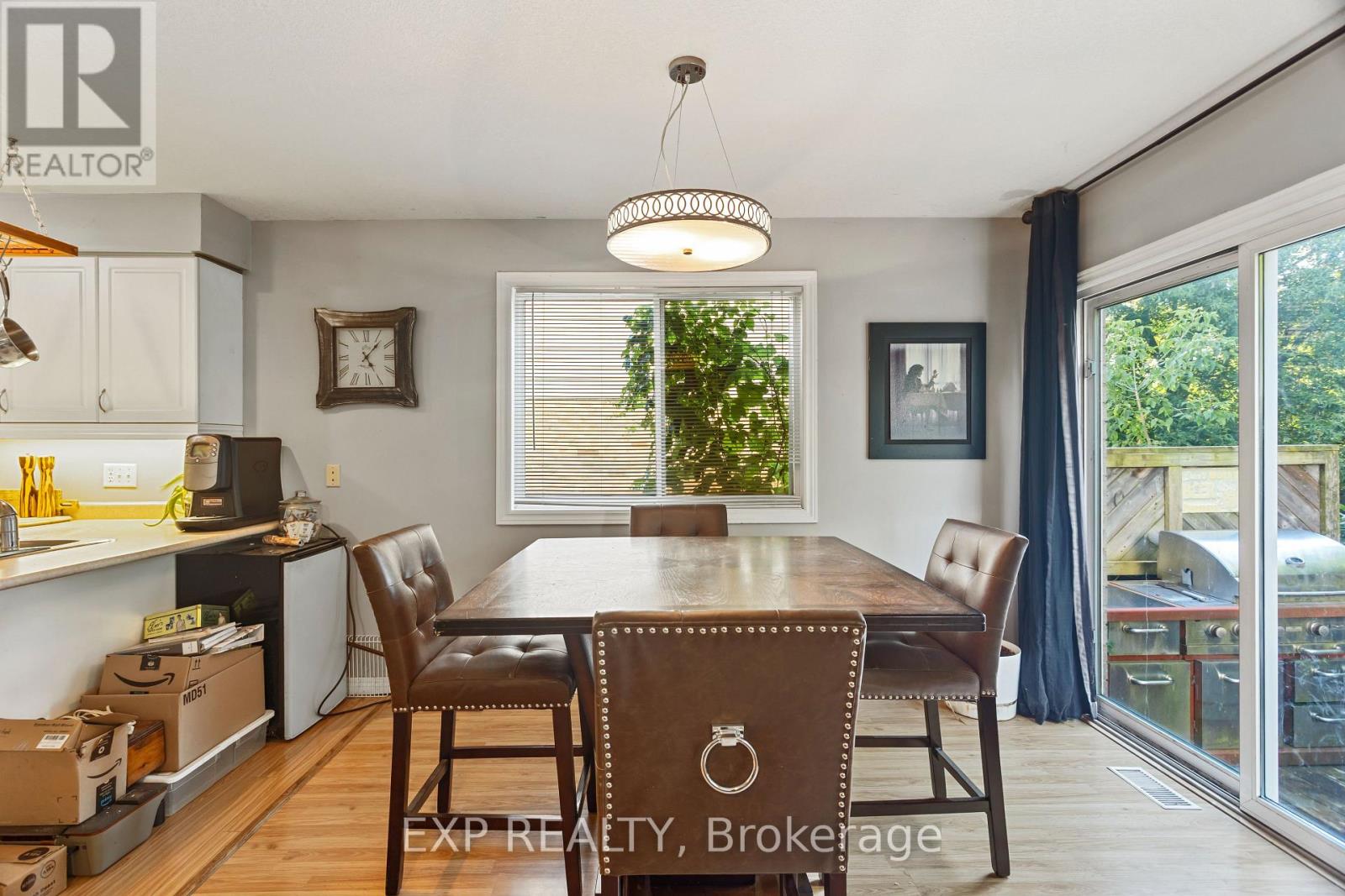 Photo 12 of 118 Chateau Crescent, Cambridge ON
