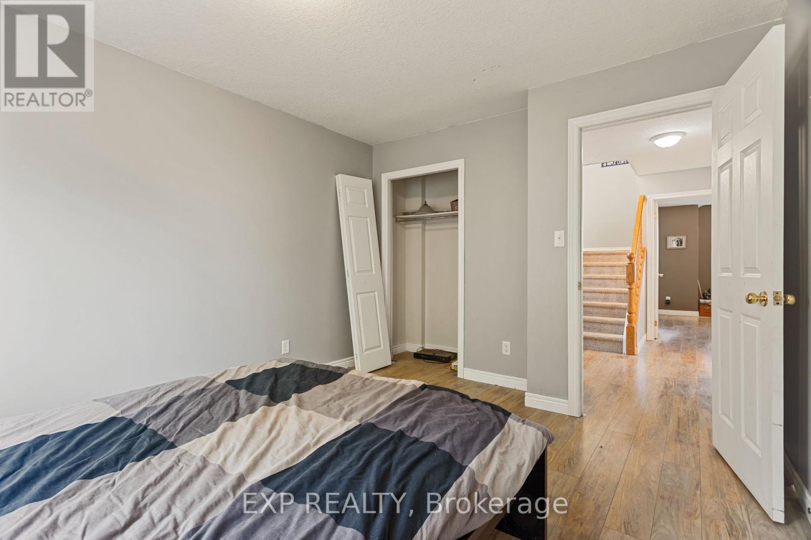 Photo 19 of 118 Chateau Crescent, Cambridge ON