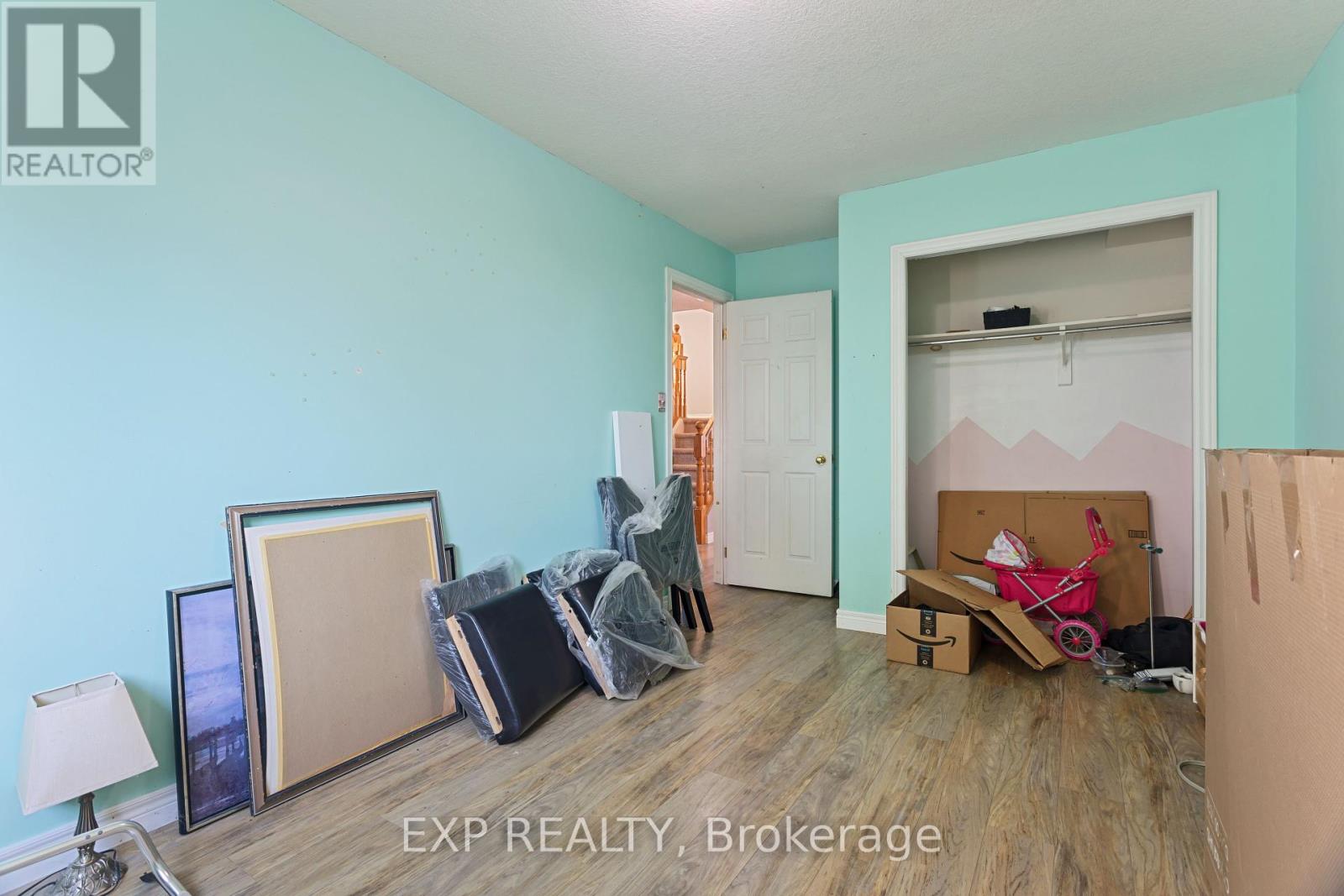 Photo 24 of 118 Chateau Crescent, Cambridge ON