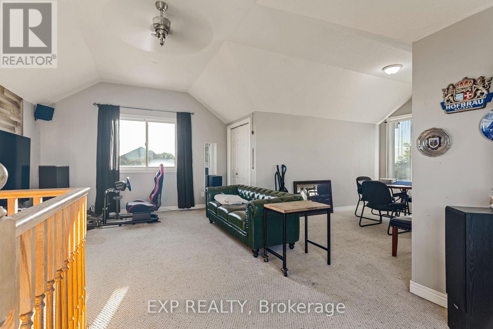 Photo 26 of 118 Chateau Crescent, Cambridge ON