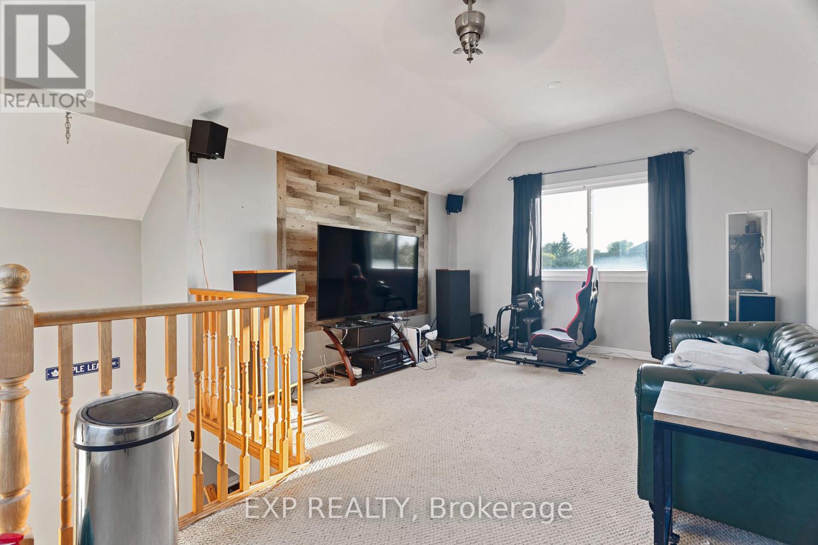 Photo 27 of 118 Chateau Crescent, Cambridge ON