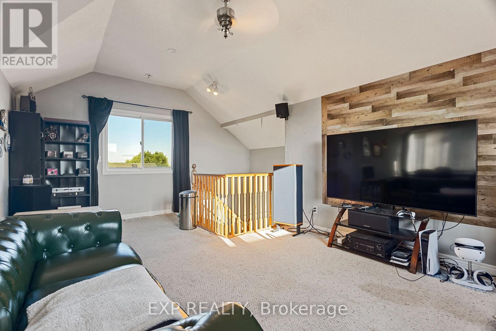 Photo 29 of 118 Chateau Crescent, Cambridge ON