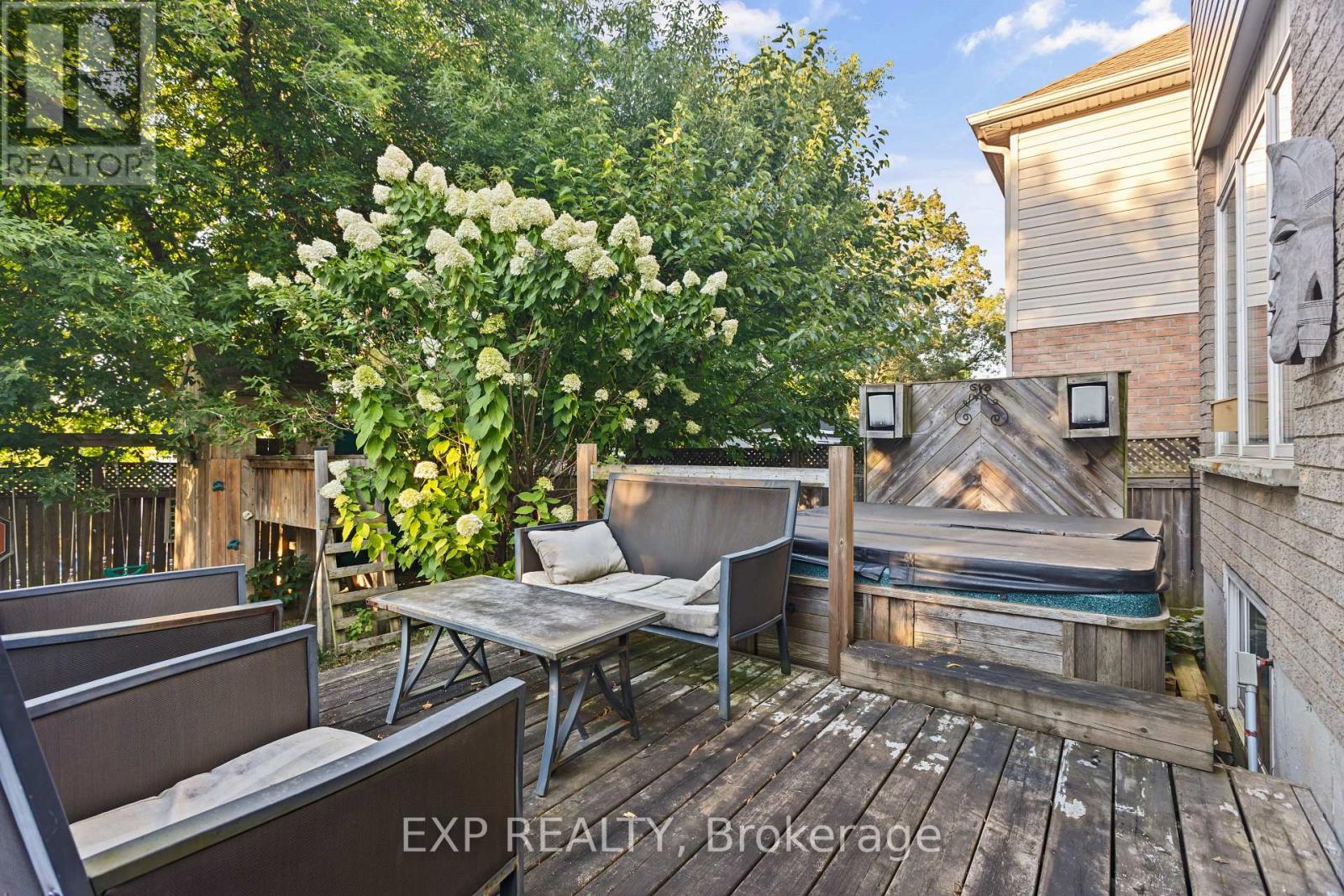 Photo 32 of 118 Chateau Crescent, Cambridge ON