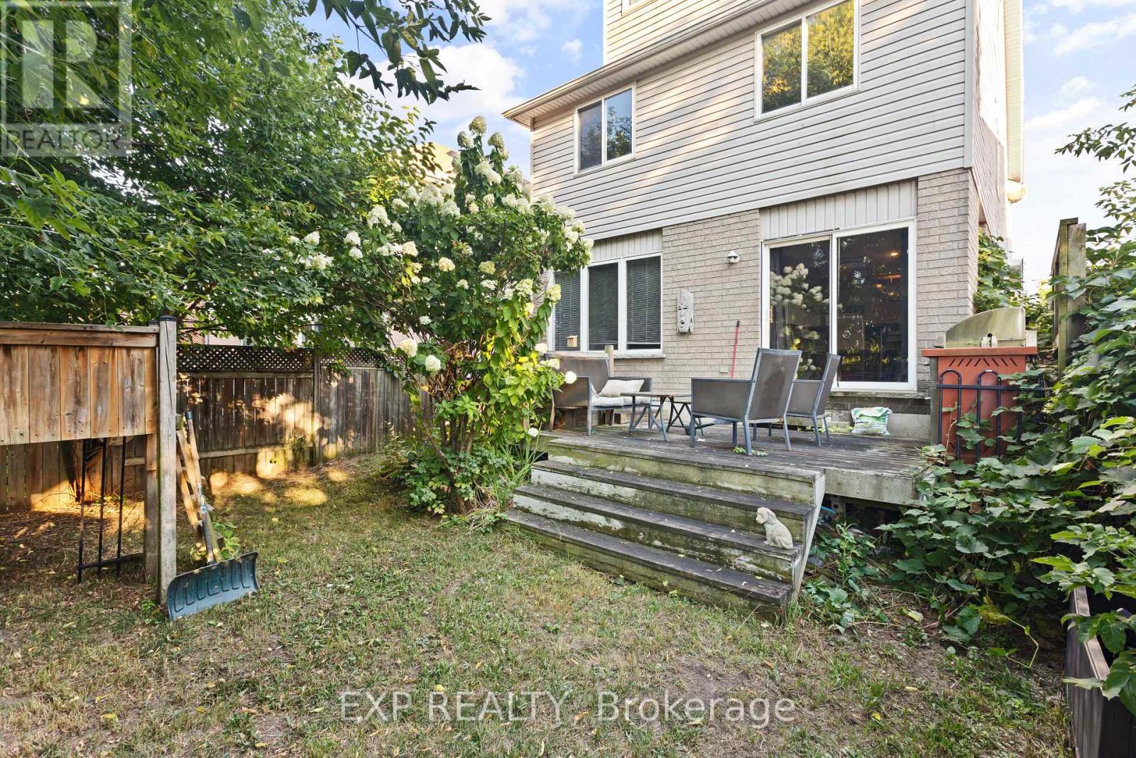Photo 35 of 118 Chateau Crescent, Cambridge ON