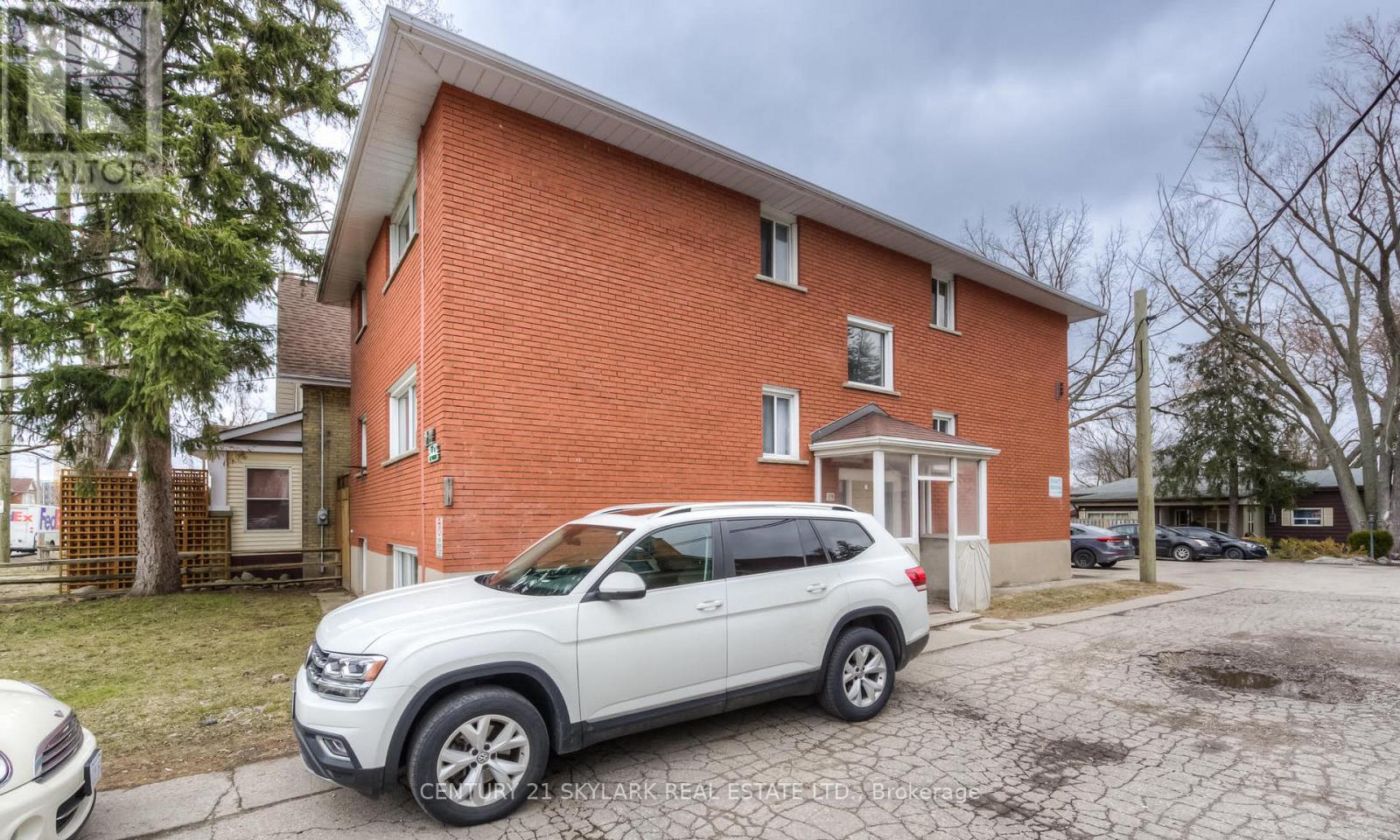 Photo 1 of 2 75 Highland Road E, Kitchener ON