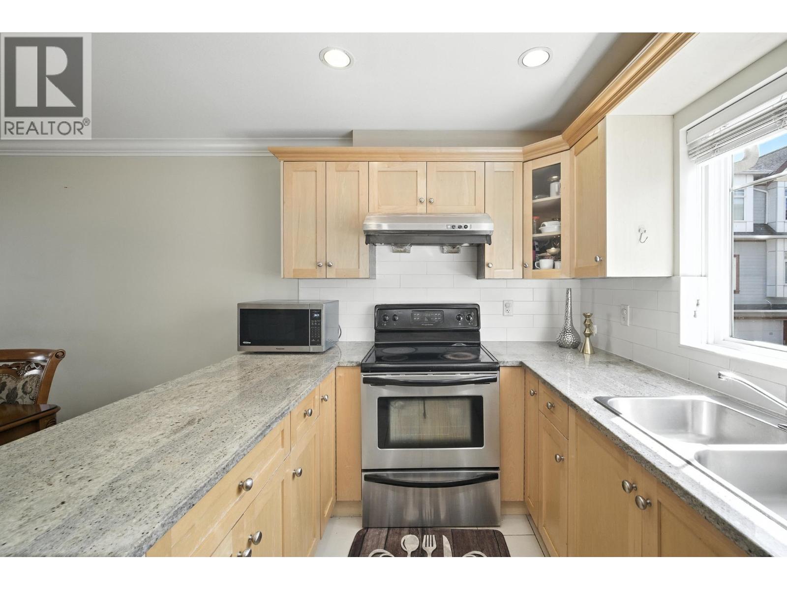 Photo 13 of 3 9800 Alberta Road, Richmond BC