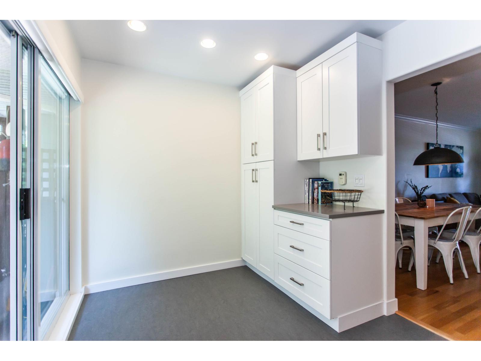 Photo 3 of 2 15432 16 A Avenue, Surrey BC