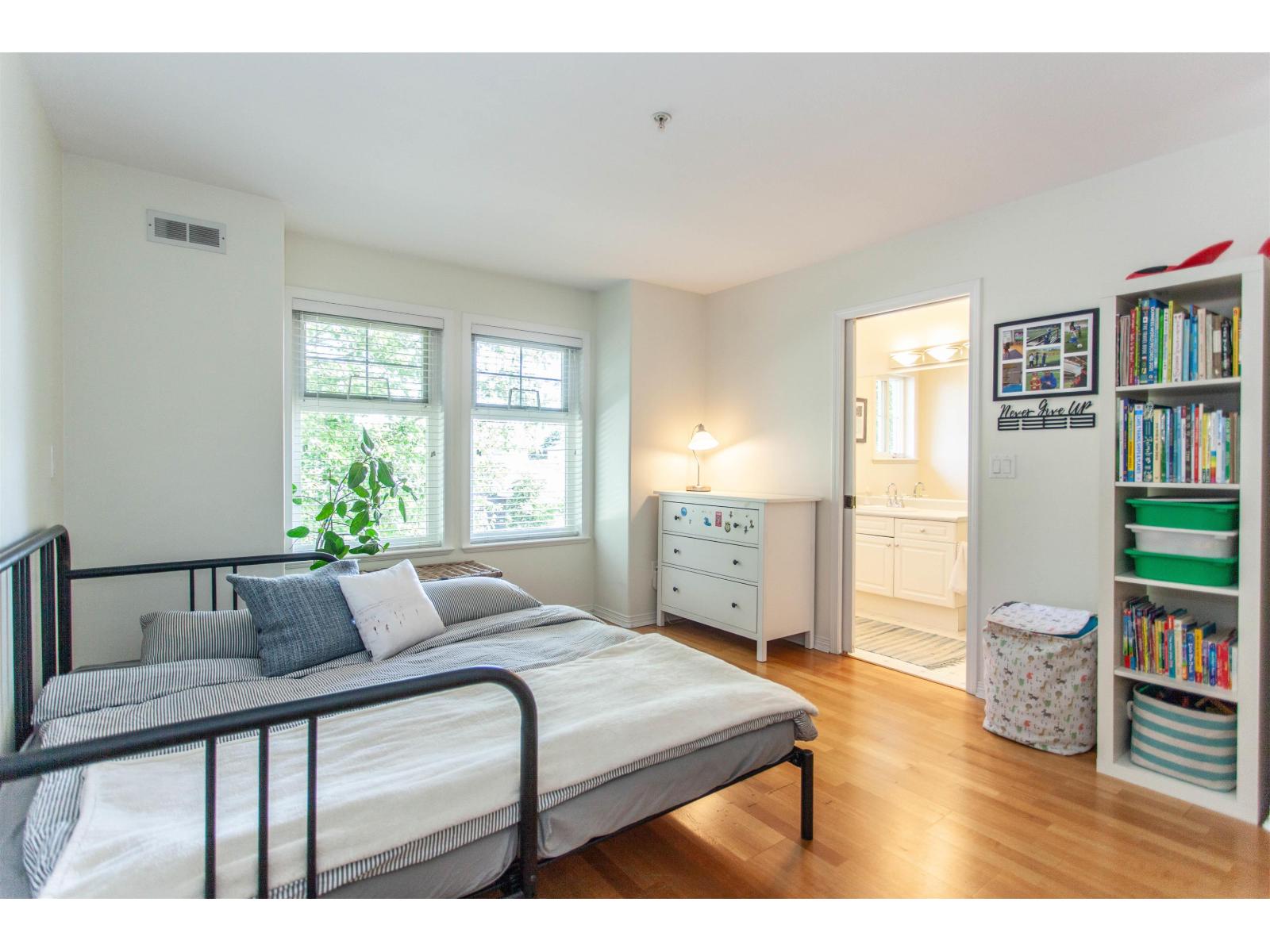 Photo 15 of 2 15432 16 A Avenue, Surrey BC