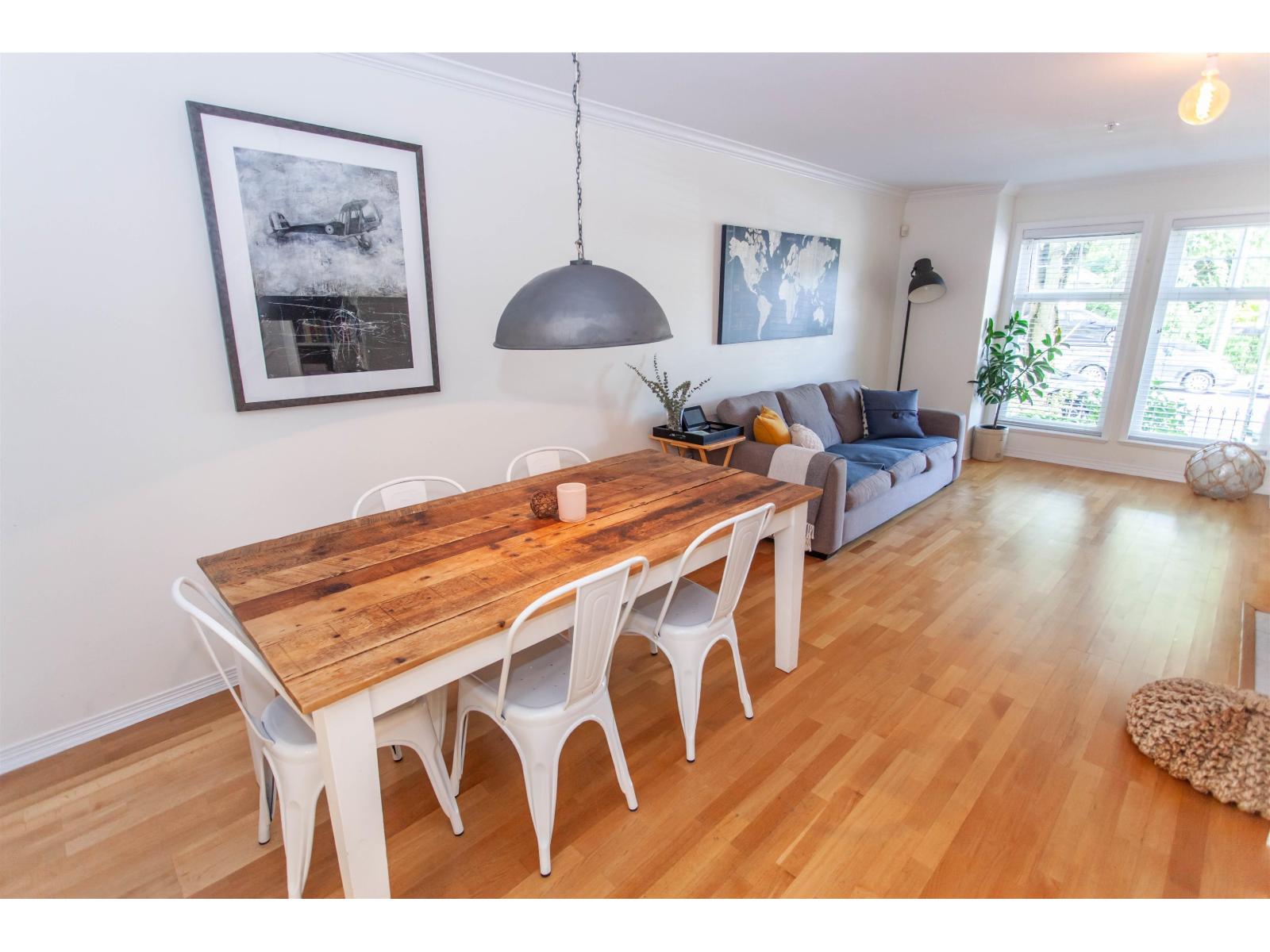 Photo 10 of 2 15432 16 A Avenue, Surrey BC