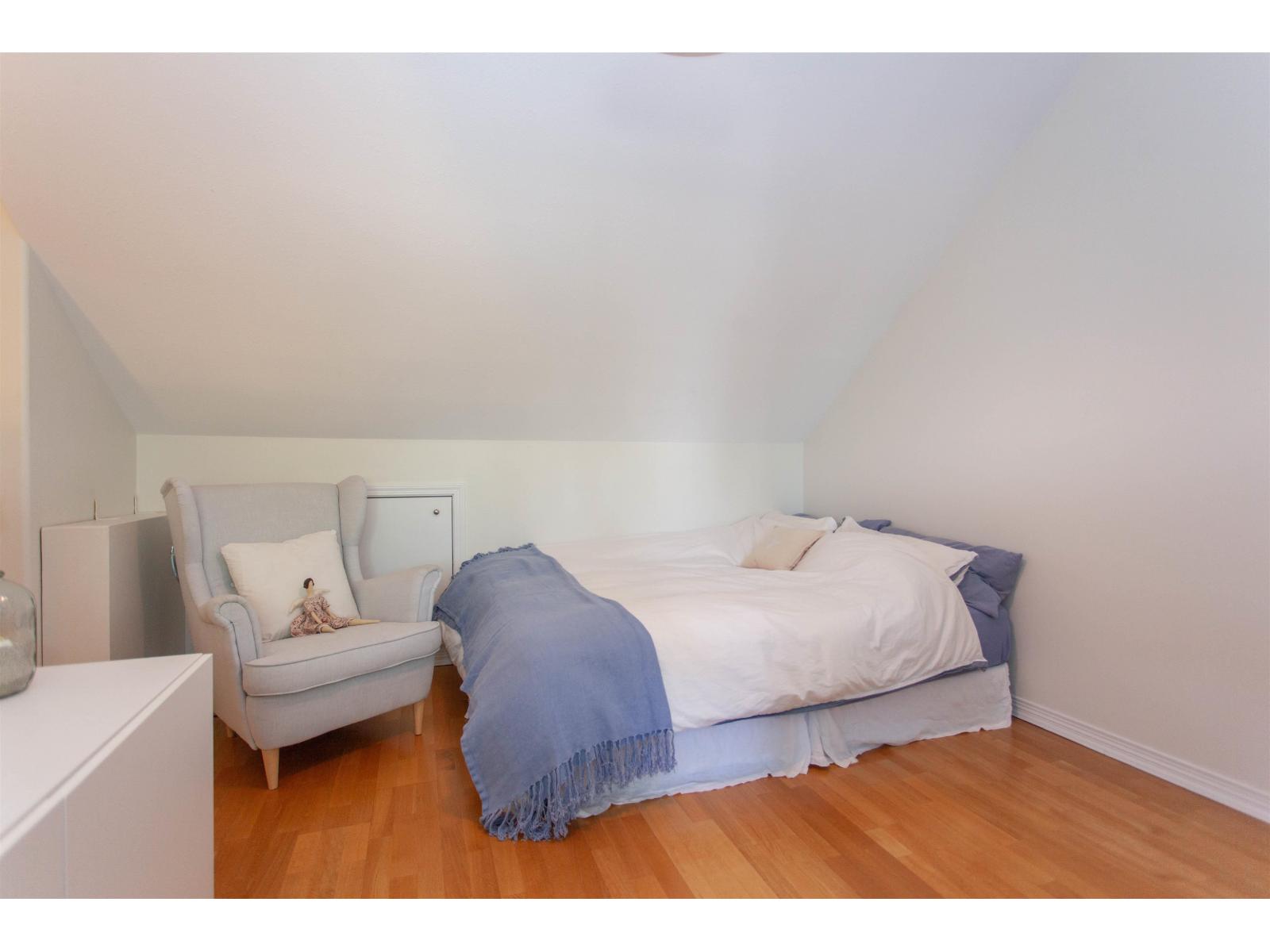 Photo 21 of 2 15432 16 A Avenue, Surrey BC