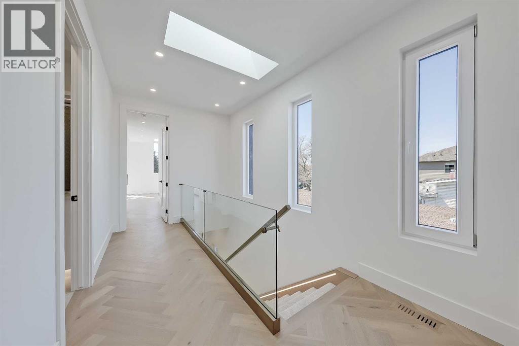 Photo 20 of 2322 54 Avenue Sw, Calgary AB