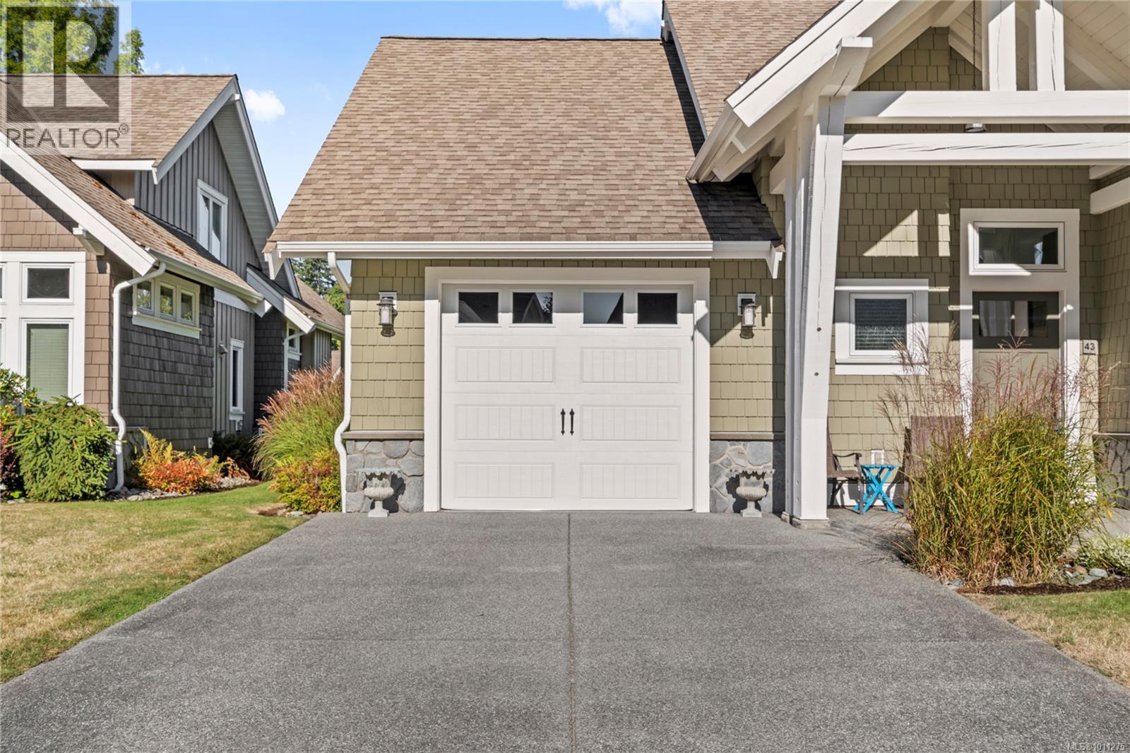Photo 18 of 43 5251 Island Hwy, Qualicum Beach BC