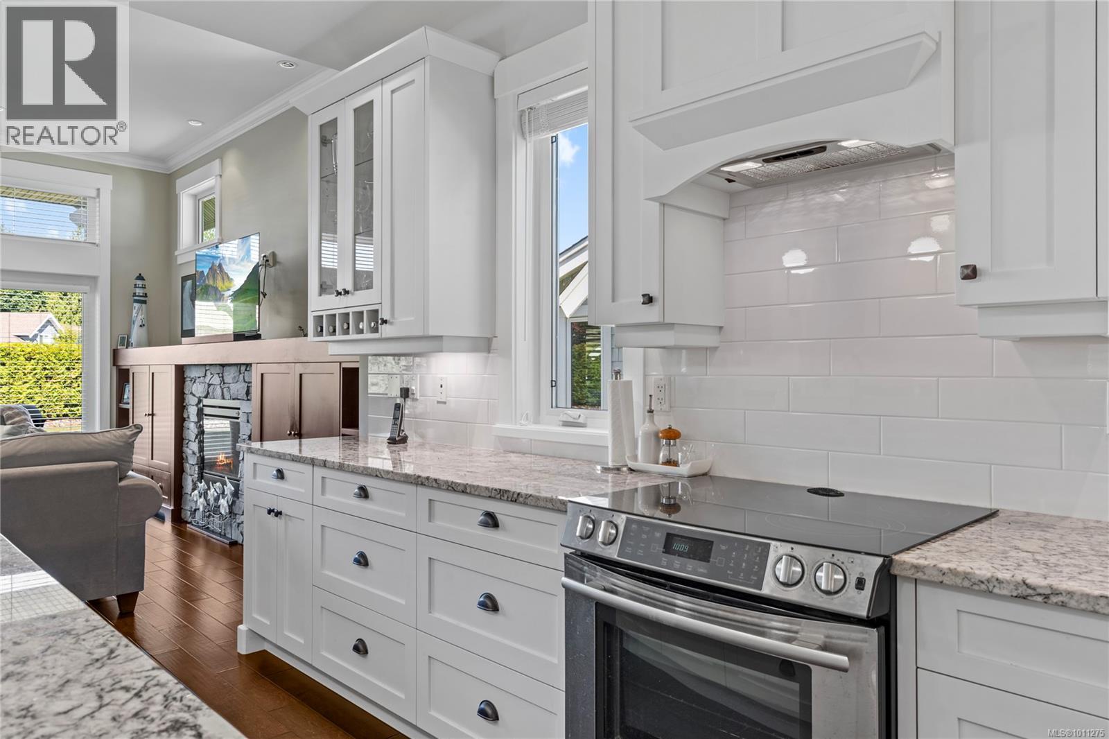 Photo 22 of 43 5251 Island Hwy, Qualicum Beach BC
