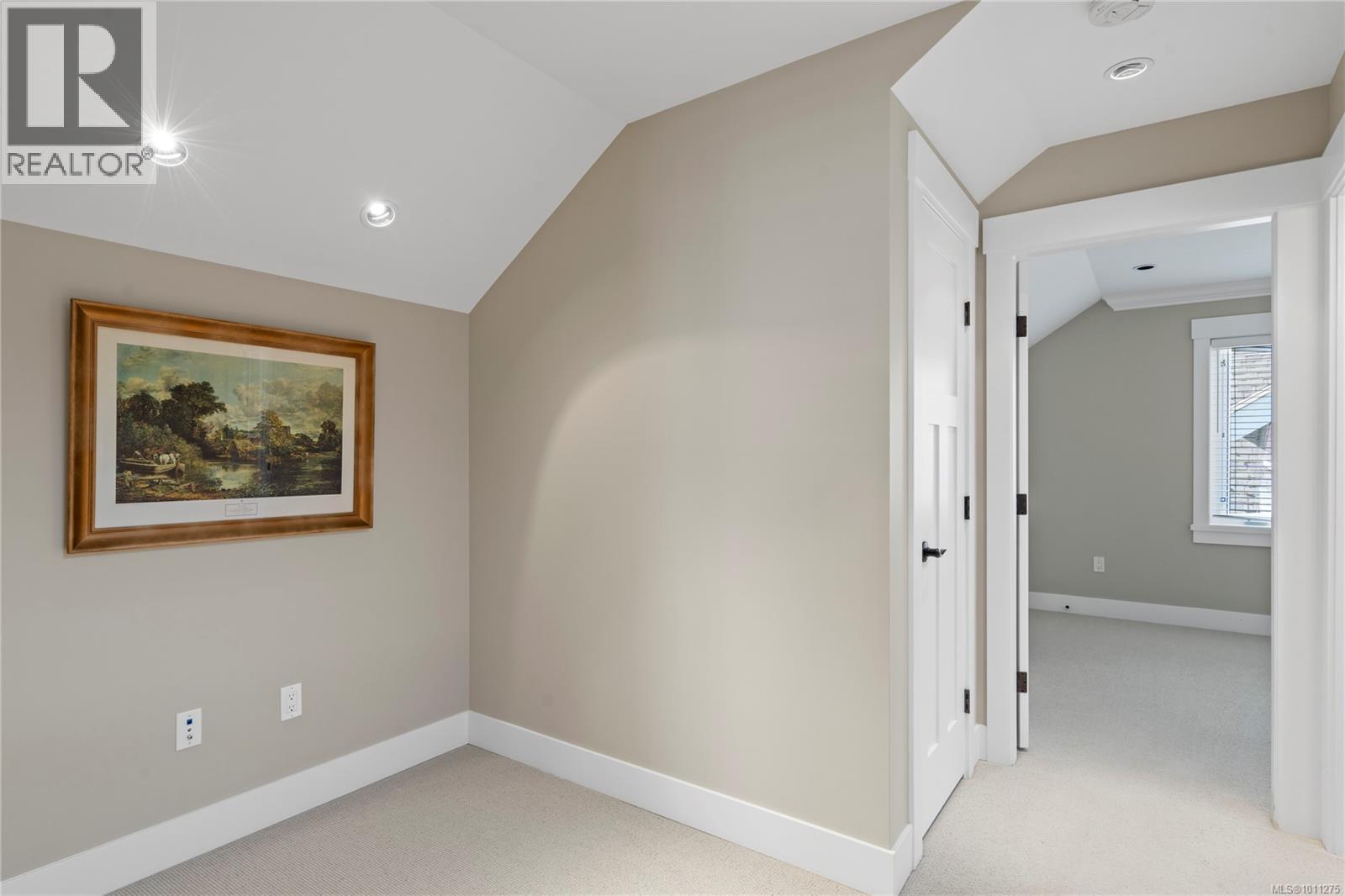 Photo 37 of 43 5251 Island Hwy, Qualicum Beach BC