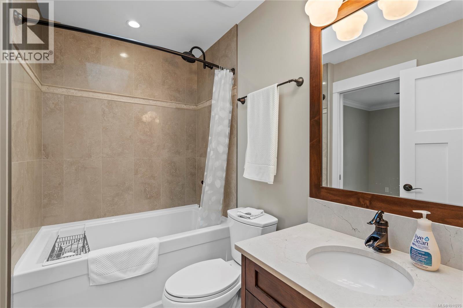 Photo 40 of 43 5251 Island Hwy, Qualicum Beach BC