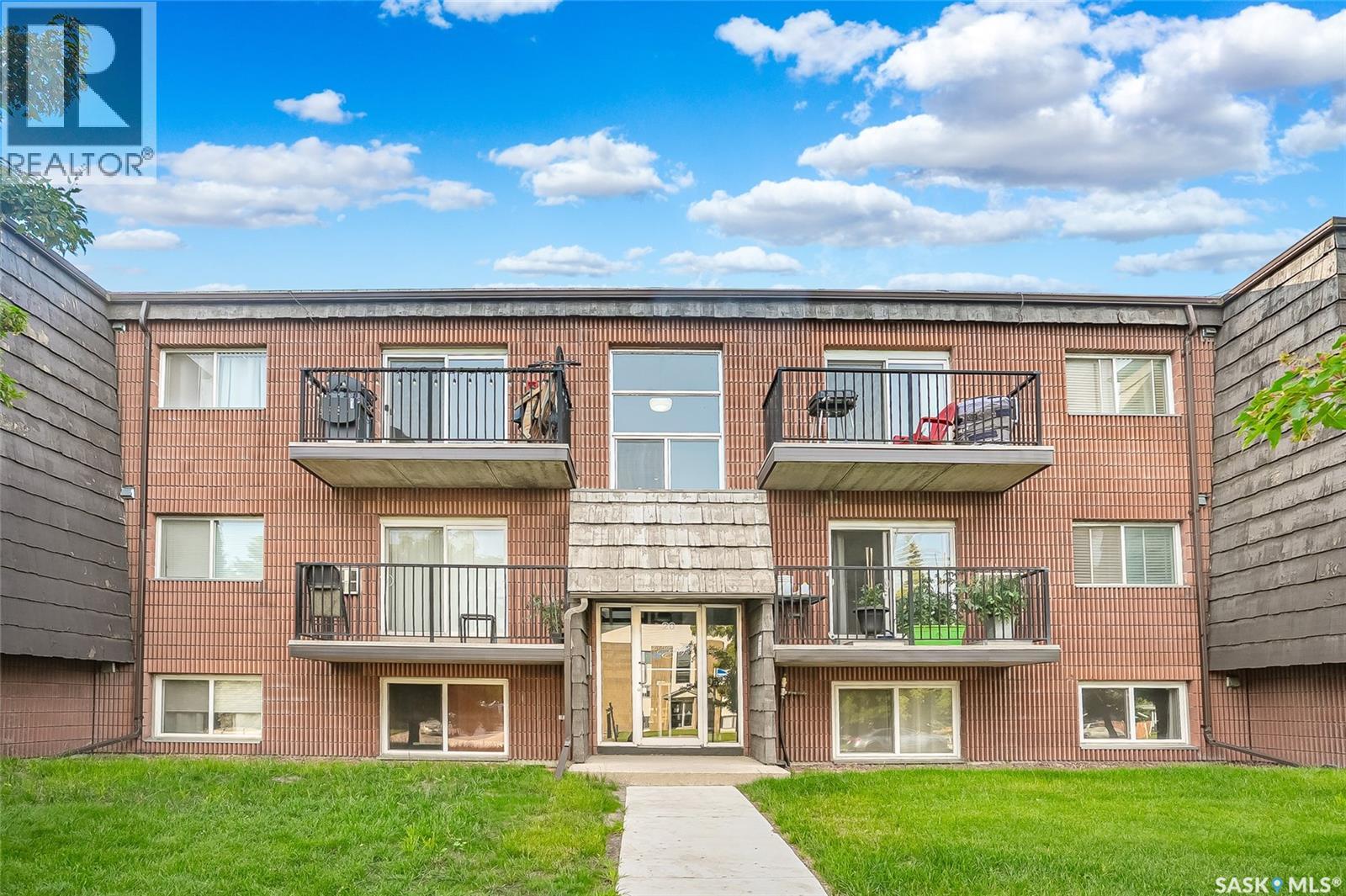 Photo 1 of 11 20 Assiniboine Drive, Saskatoon SK
