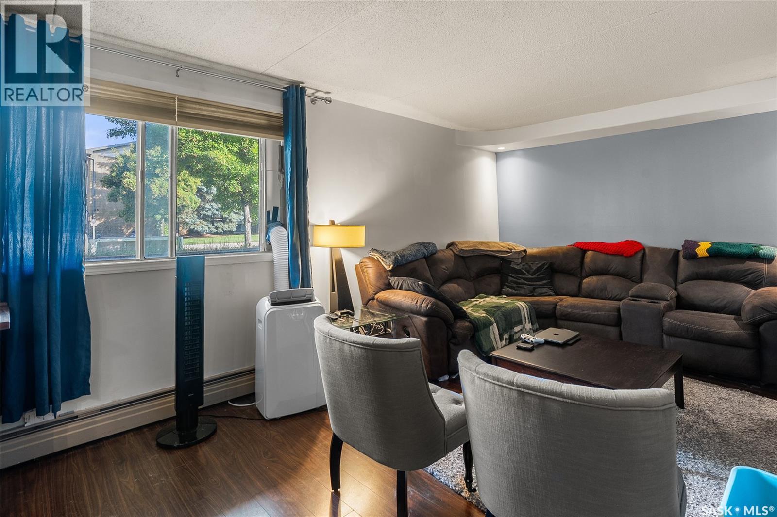 Photo 4 of 11 20 Assiniboine Drive, Saskatoon SK